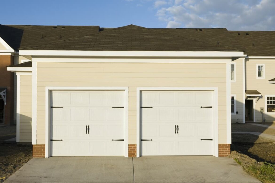 Double garage moderne entièrement sécurisé